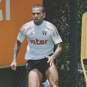 开云-阿尔维斯后悔拒绝瓜帅曼城 他可能无缘今年美洲杯